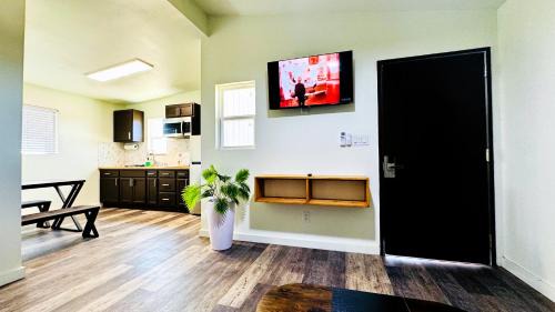 Yancey Apartment | Mesquite Cabin at 22 Eleven Resort
