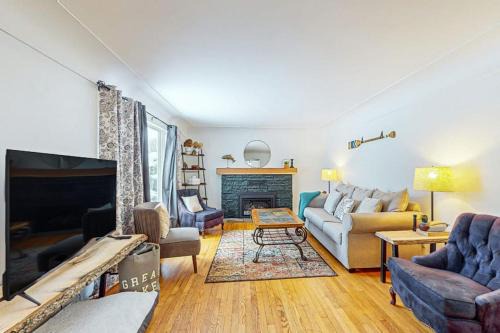 Lake Leelanau House | MI Blue Mallard