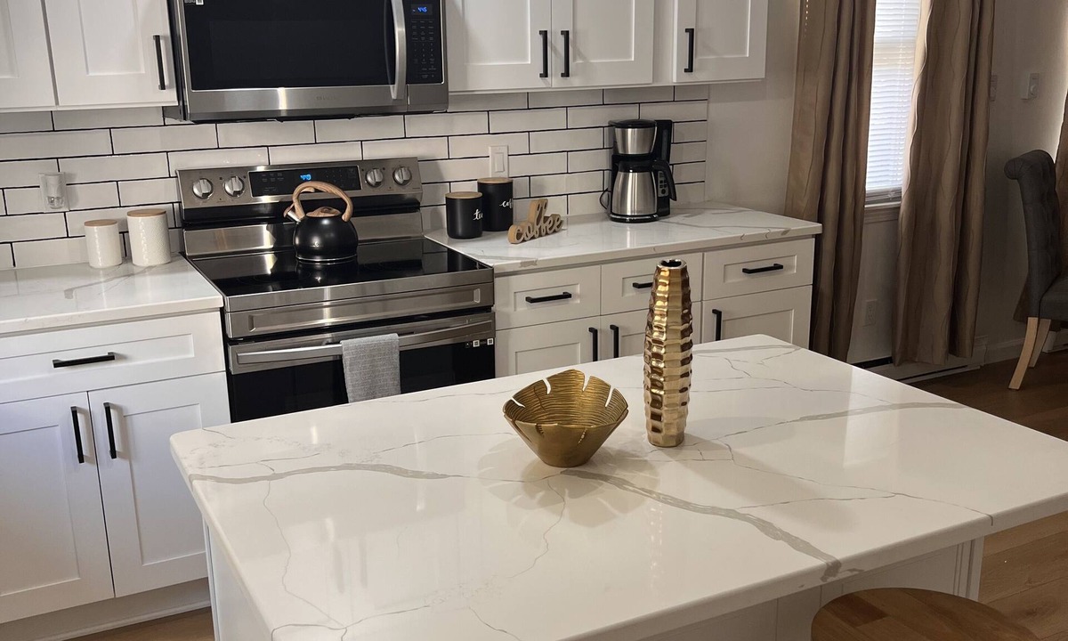 Springfield House | Modern 3BR Near Six Flags, Big E, major Hospitals & Museums