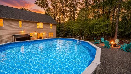 East Stroudsburg House | Modern 5BR, Kid-Friendly Home In Poconos with Pool Table