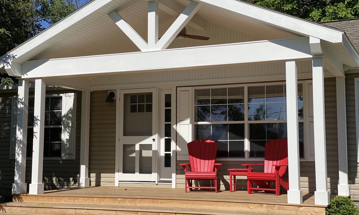 Central Lake House | Modern and Bright 2BD/2BA Cottage with Easy Access to Torch Lake