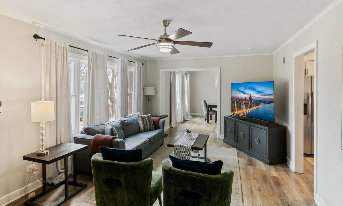 Libertyville House | Modern Home Centrally Located