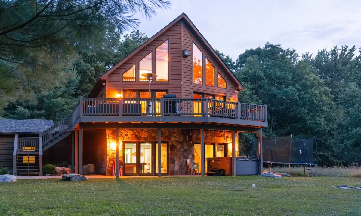 Thayerville Ski Chalet | Mountain Chalet with Hot Tub, Fireplaces, and Fire Pit