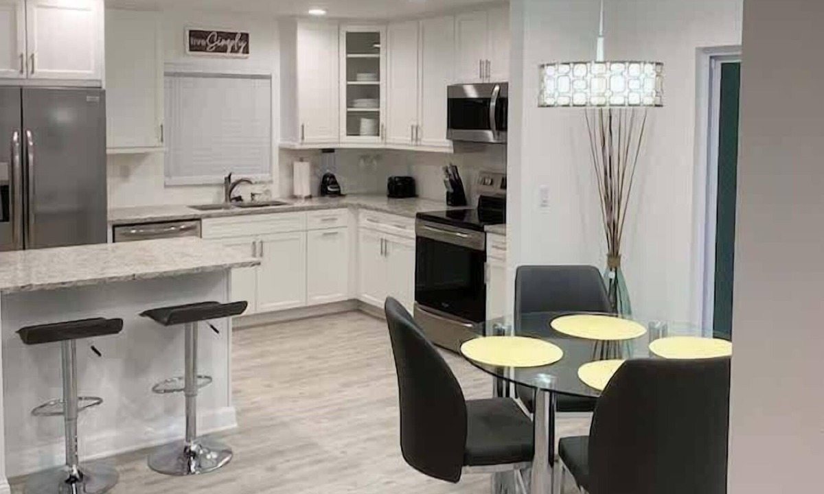 Bradenton House | Near Beaches & IMG Academy, Mins to Downtown