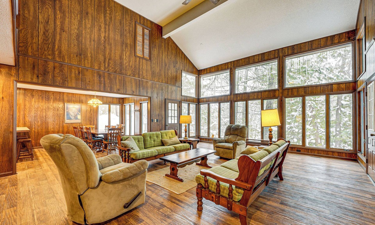 Branch Cabin | Near Manistee National Forest! Retro Cabin Retreat