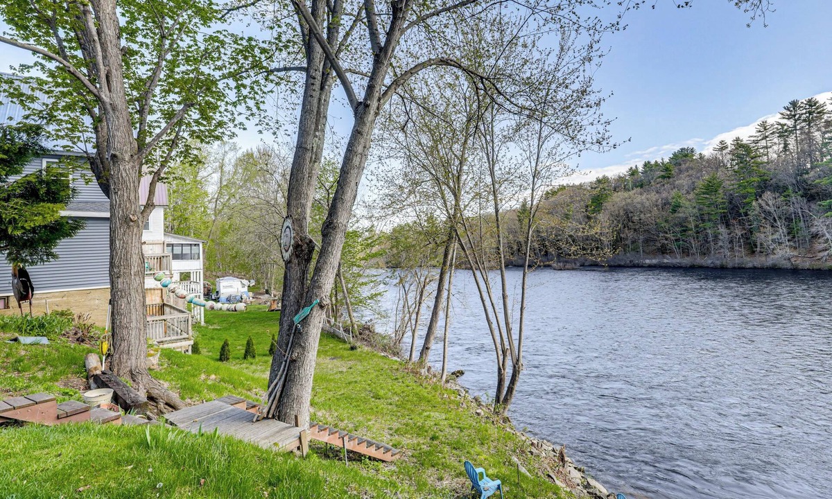 Franklin House | Near Trails & Lakes! Pemigewasset River Townhome