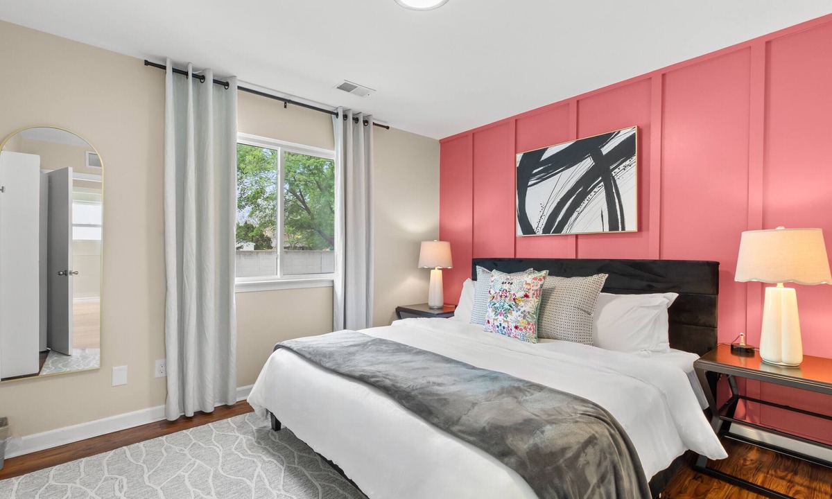 Roseville Apartment | New! Comfortable 1BR Flat Near Downtown Roseville
