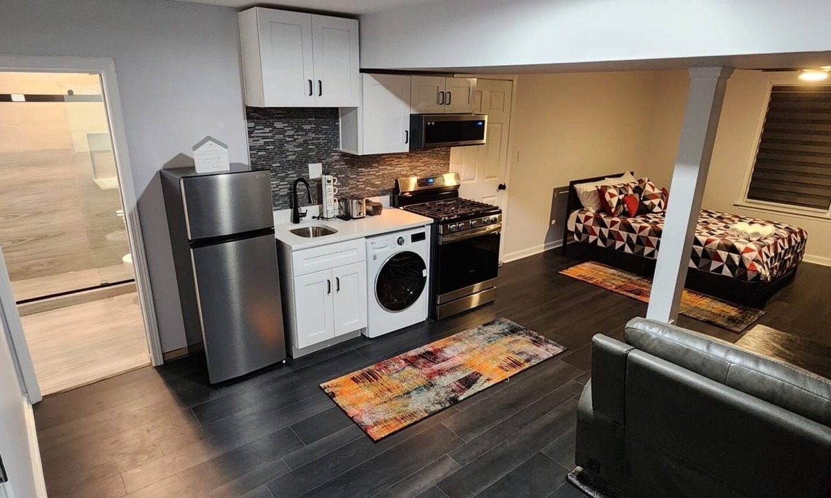 Roswell Apartment | Newly renovated cozy full studio with garden and huge deck.