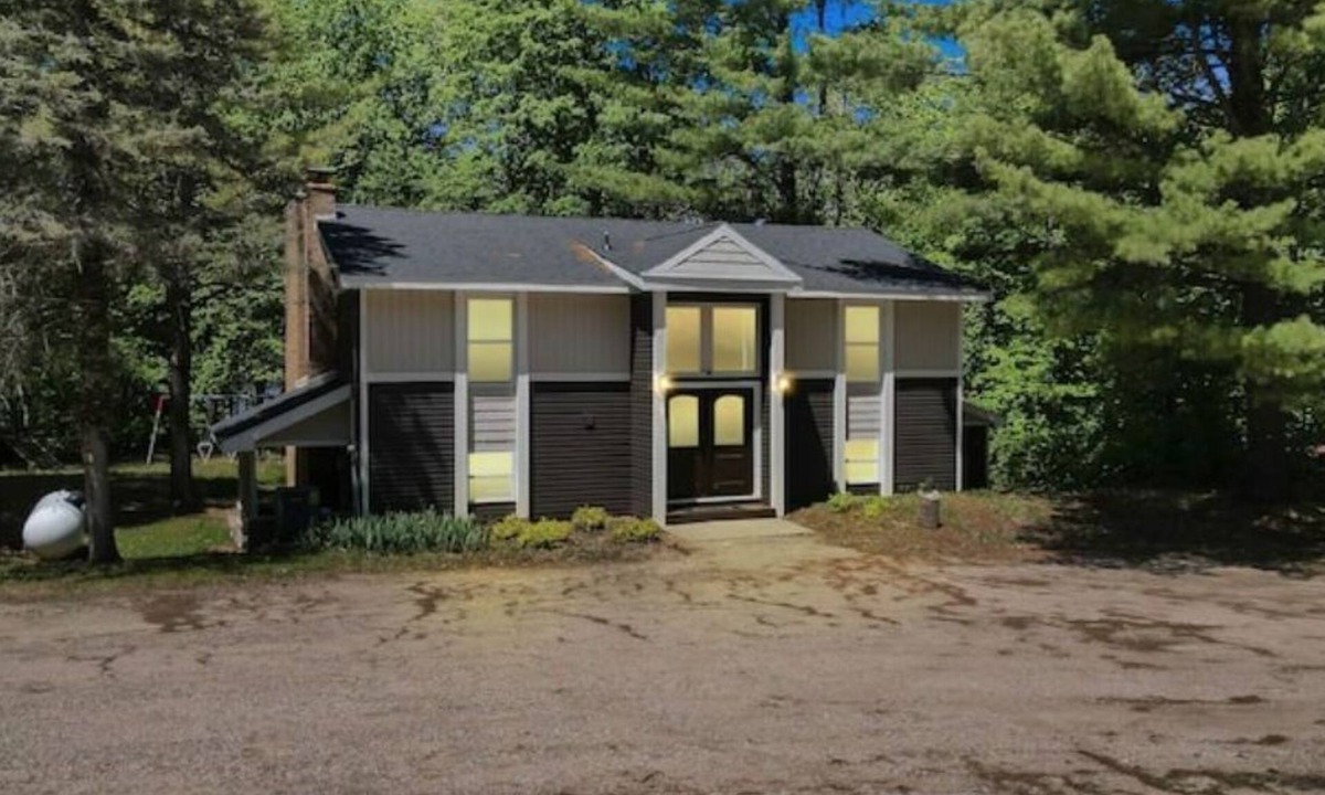 Elmira House | Newly Renovated Lakeview Oasis!