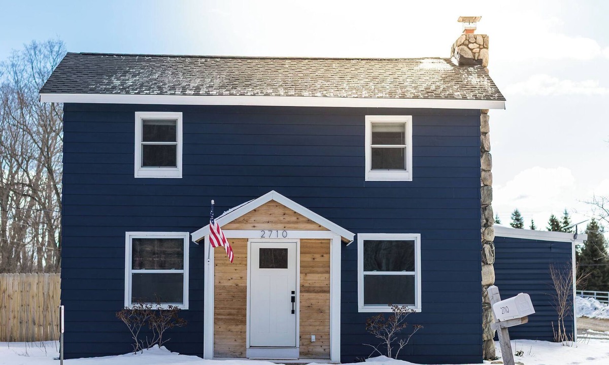 Kewadin House | Northern Michigan Retreat Near Torch Lake