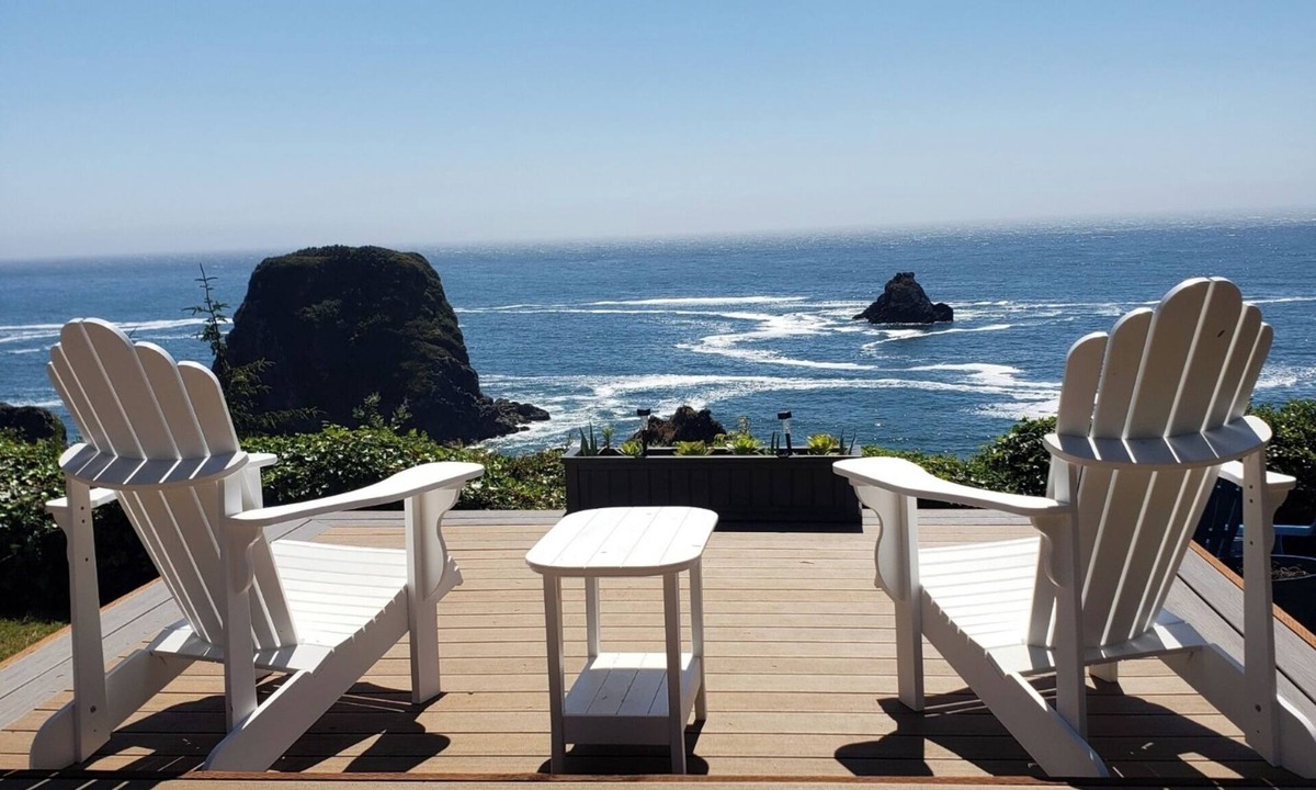 Brookings House | Ocean Front Home- spacious, beautiful yard, hot tub & ocean view all around!