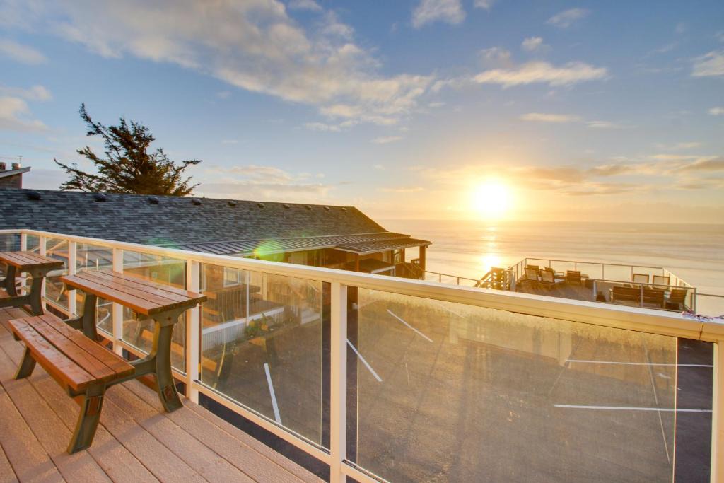 Oceanside Hotel | Oceanside Inn - All Units