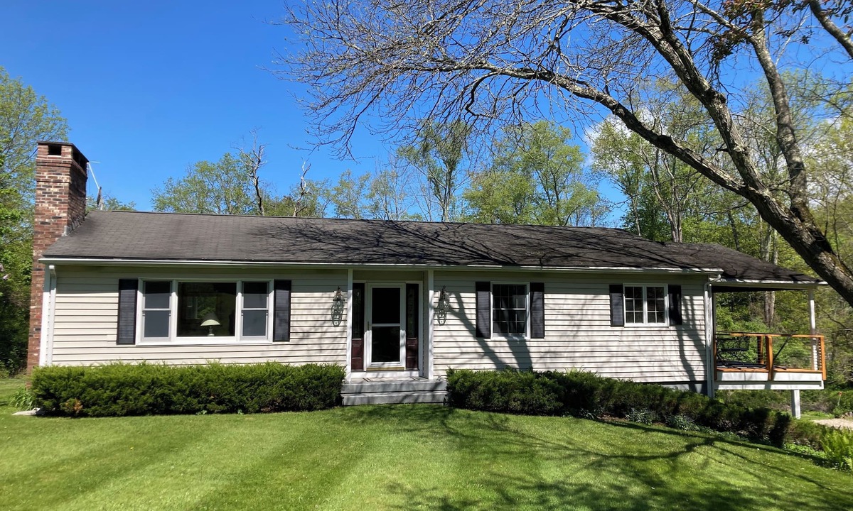 Lakeville House | Peaceful Lakeville Retreat Located Within Minutes to Local Schools & Summer Fun