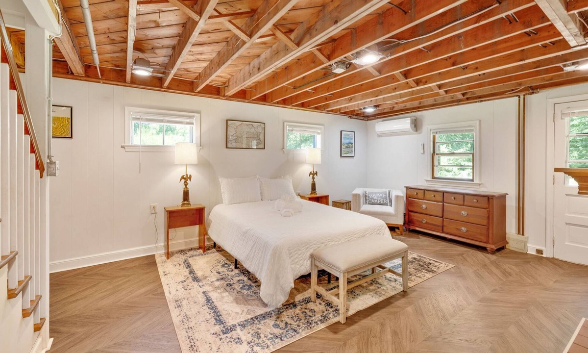 Paris Cabin | Peaceful Mountain Retreat Near Appalachian Trail, Wineries, Breweries and More