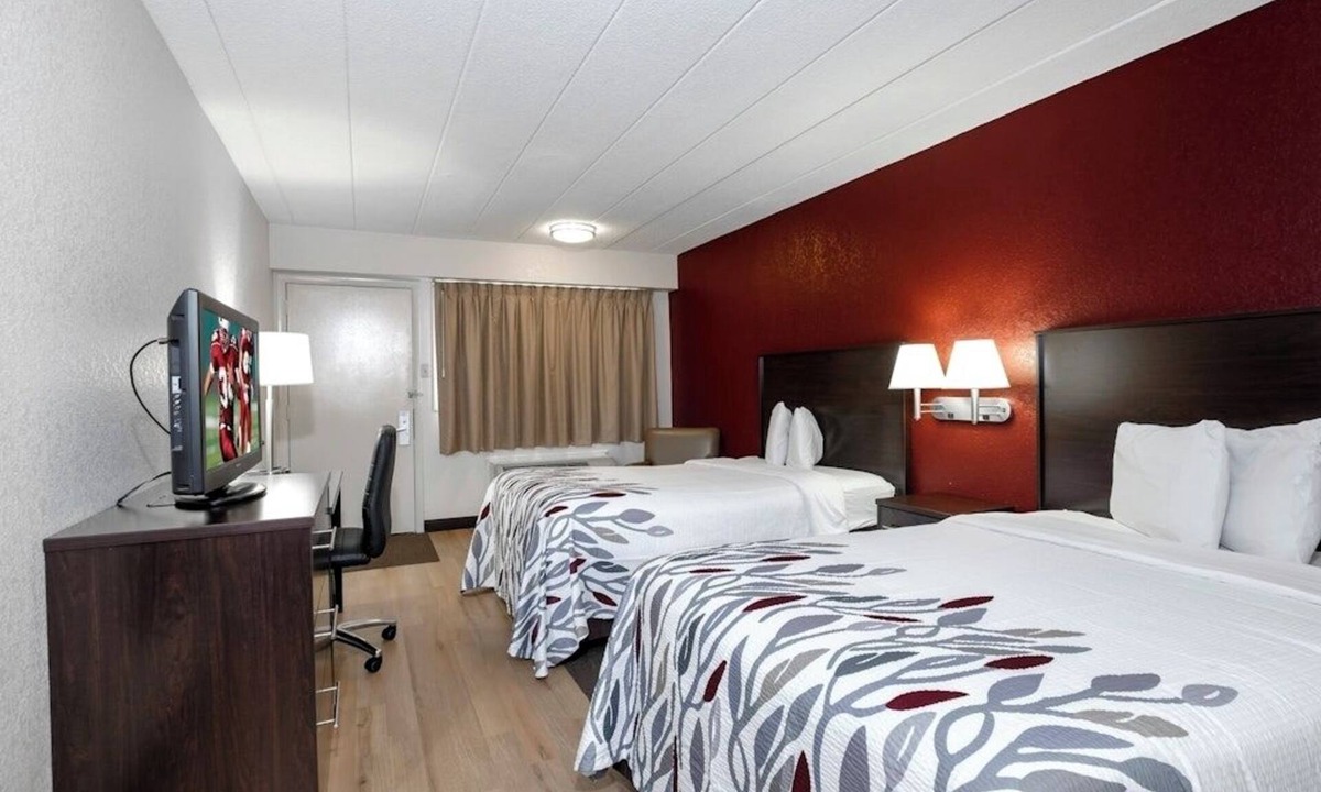 Washington Hotel | Pet-Friendly Retreat near Trolley Museum – 8 Min Drive - Free Parking!