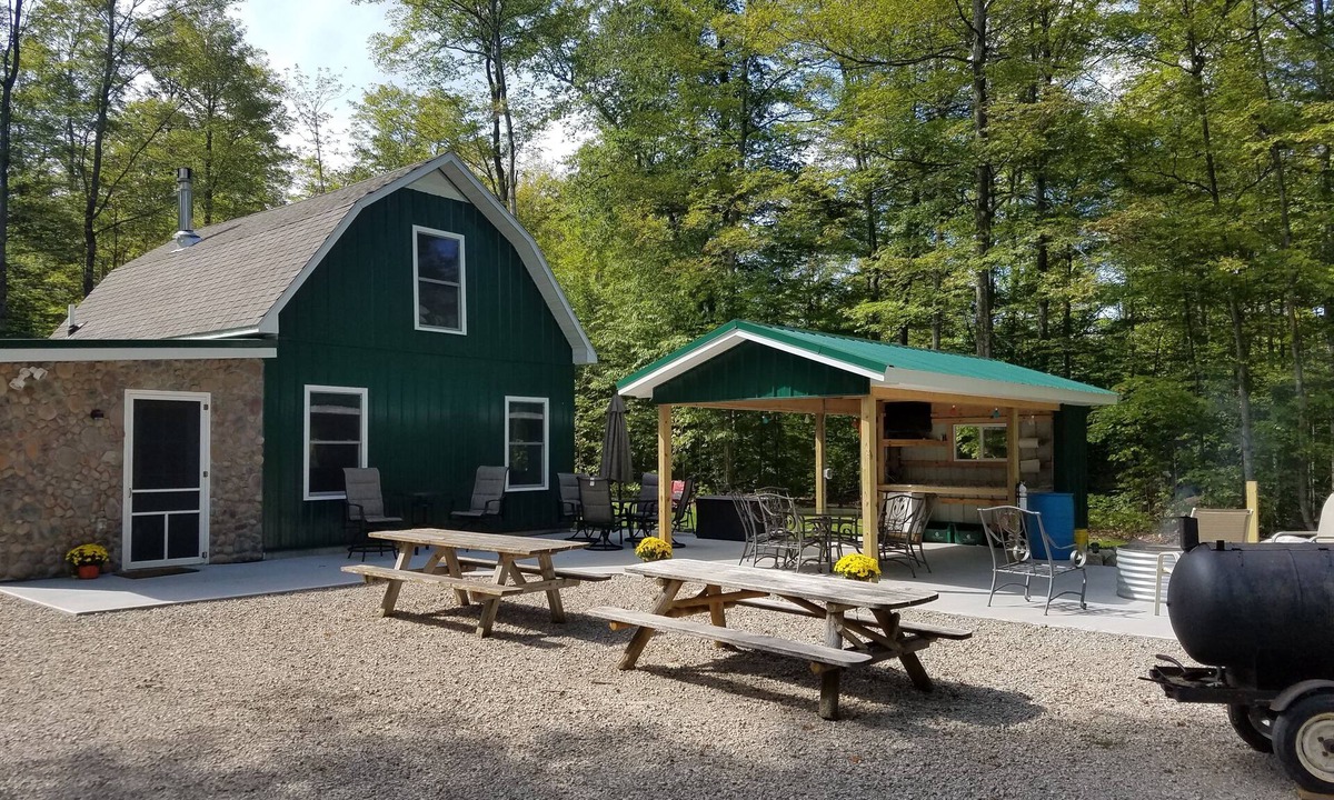 Petoskey Cabin | Petoskey - Enjoy the great outdoors from the Cozy and peaceful cabin!