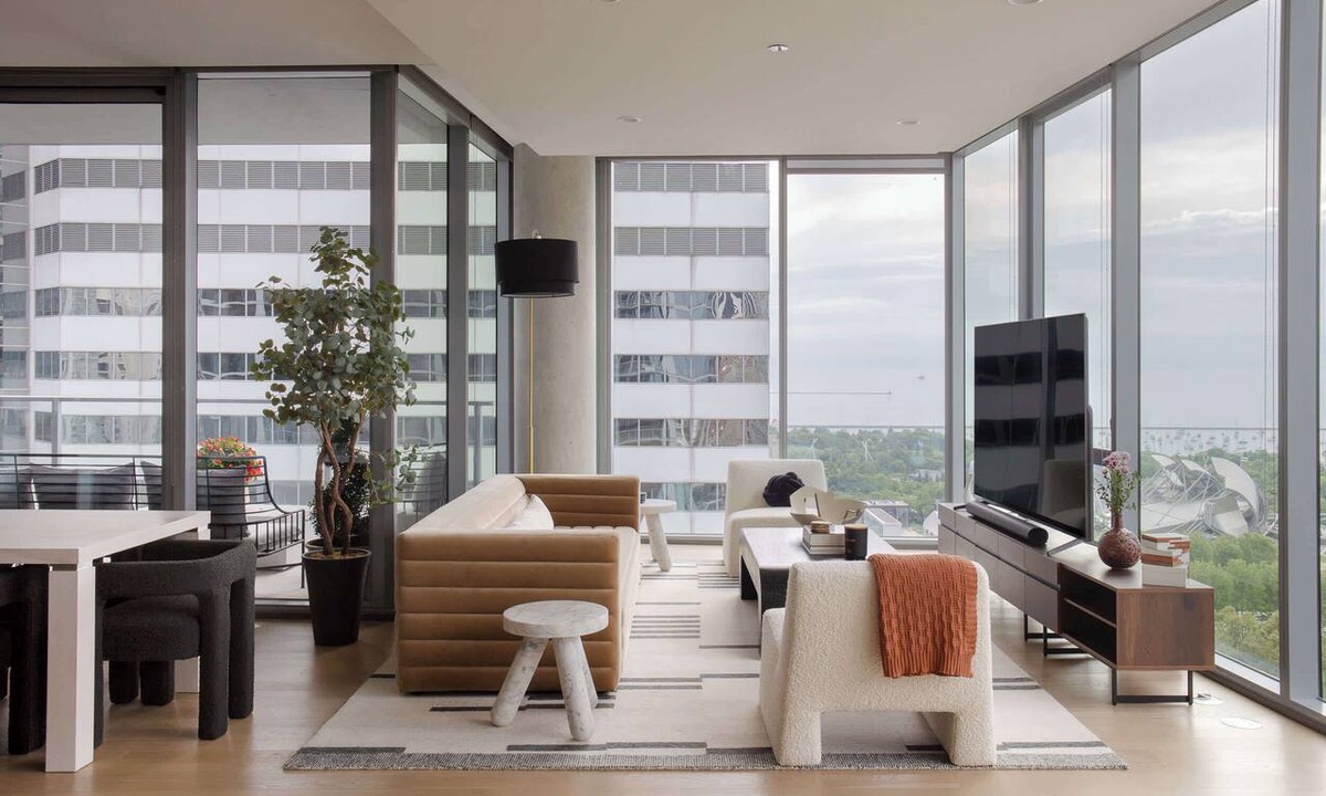 The Loop Apartment | PH w/Bean & Lake Views, An Elite Stay