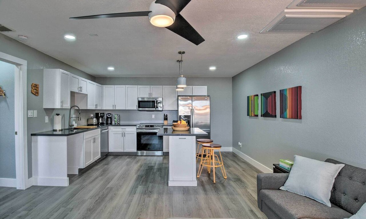 Apache Junction Condo | Pool! Couples Haven 1 Mi to Dtwn Apache Junction