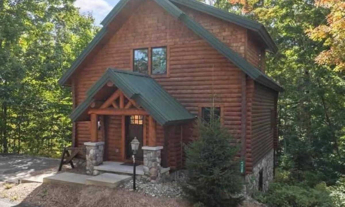 Boyne City Cabin | POWDER DREAMS ! 4 BEDROOM SKI-IN SKI-OUT CABIN AT BOYNE MOUNTAIN