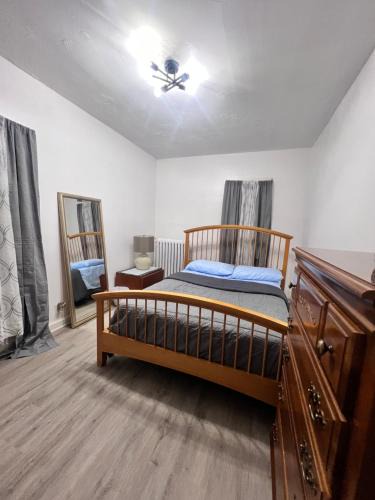 Hartford House | Preston Serenity Room With Shared Bath & Kitchen