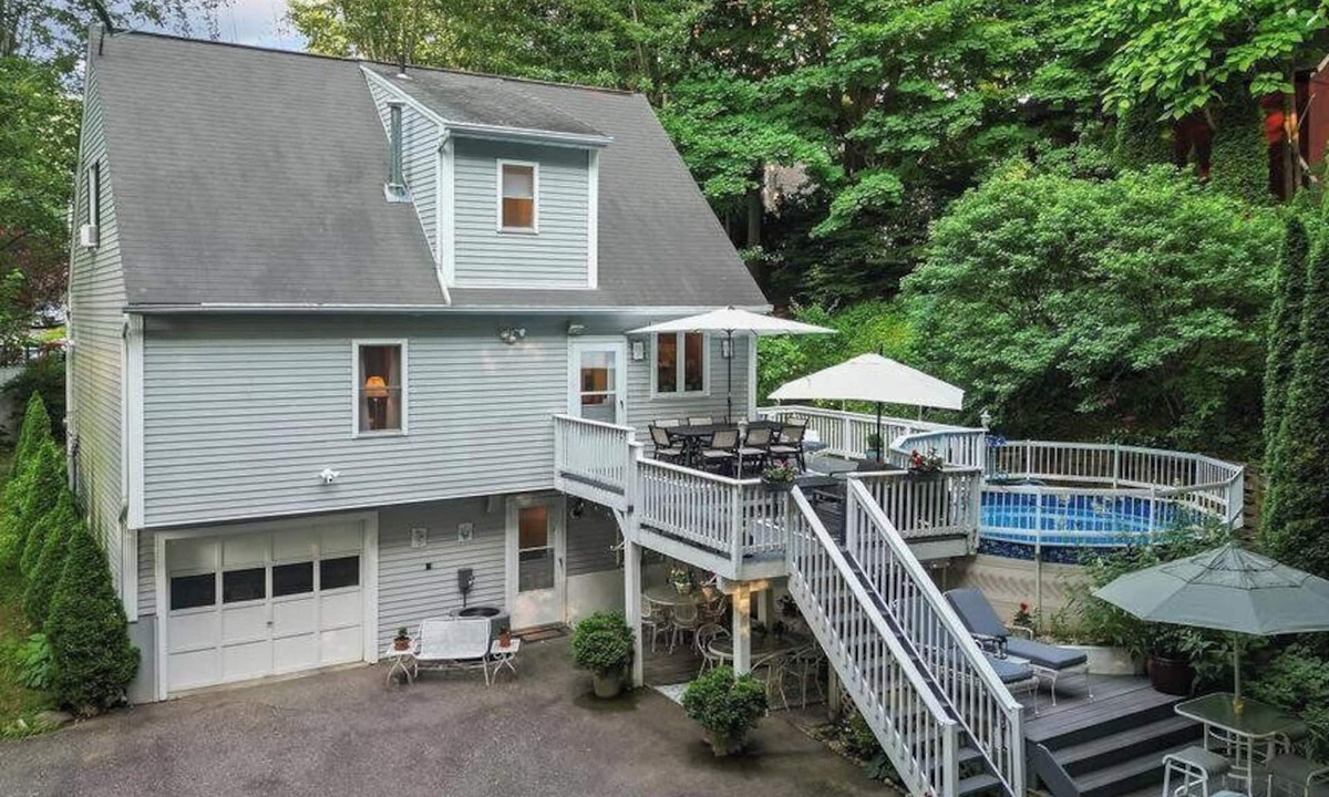 New Milford House | Private hidden gem walking distance to town, restaurants, and shopping!