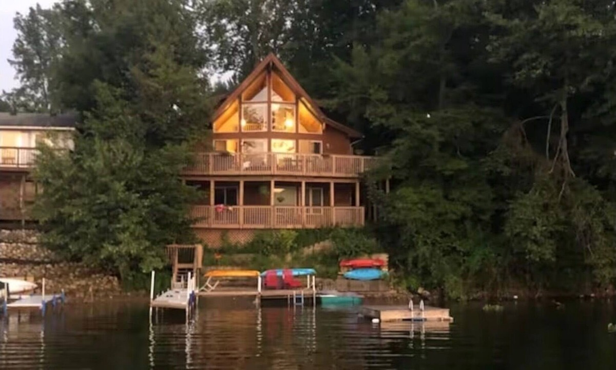 Delton Ski Chalet | Pure Michigan Lake Chalet – Stunning 4-Season Escape