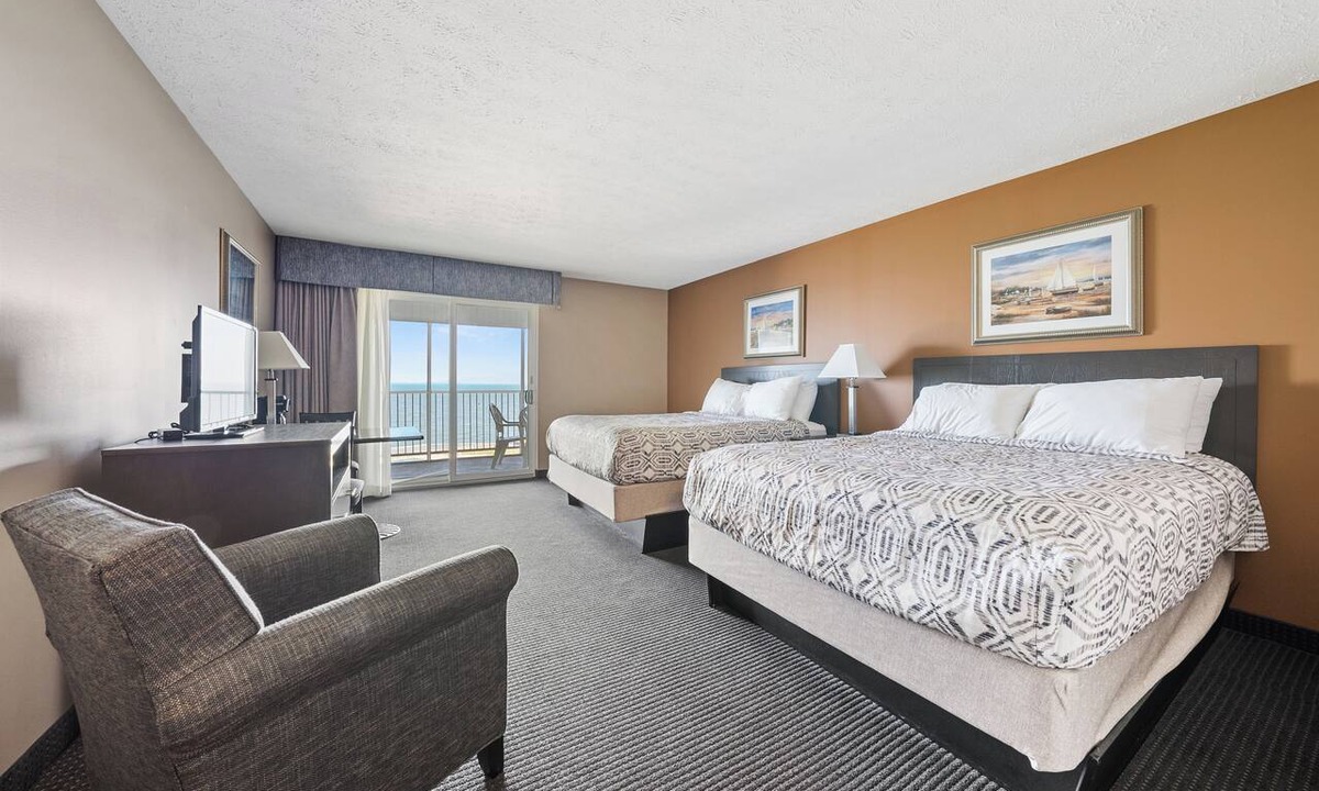 Put-in-Bay Hotel | Put In Bay Rental Sleeps 4 with Lake View