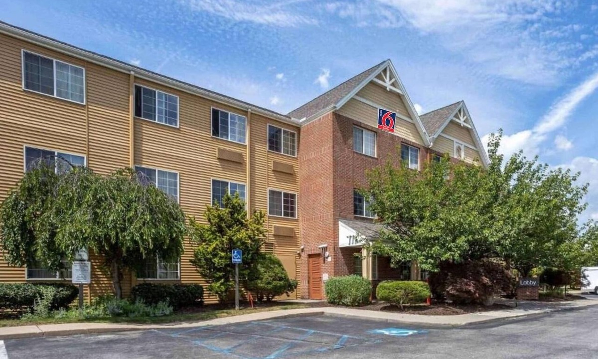 Fishkill Apartment | Queen bed, RI Shower, Nsmk|Kitchen|Studio 6 Fishkill