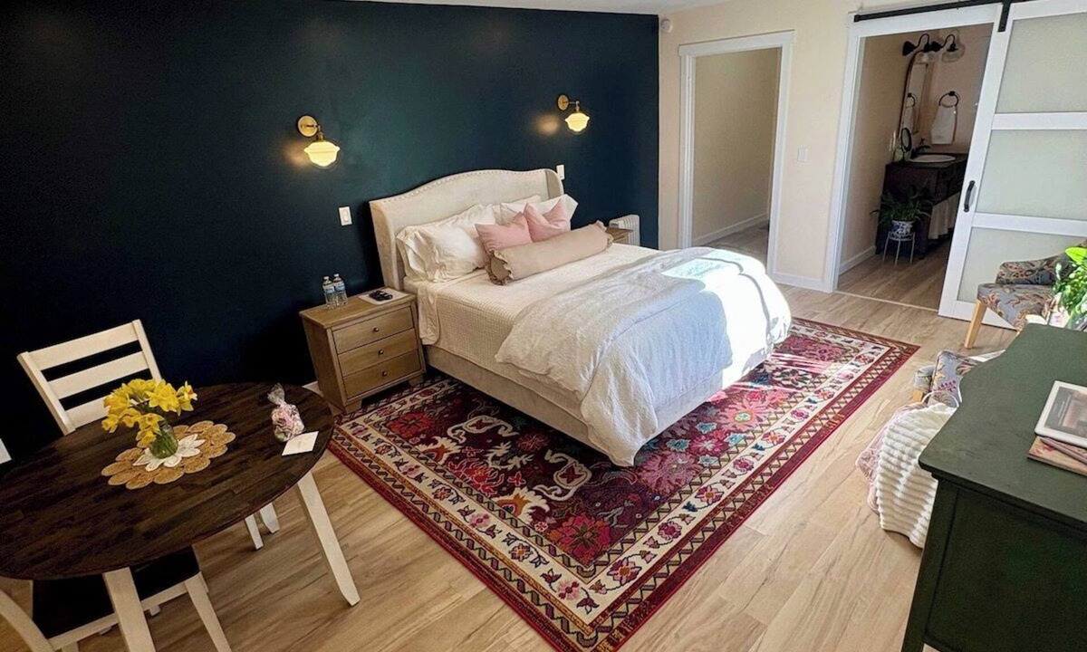 Enumclaw Apartment | Raspberry Cottage: Only 7 mi to White River Amphitheater & 5mins to DT Enumclaw!