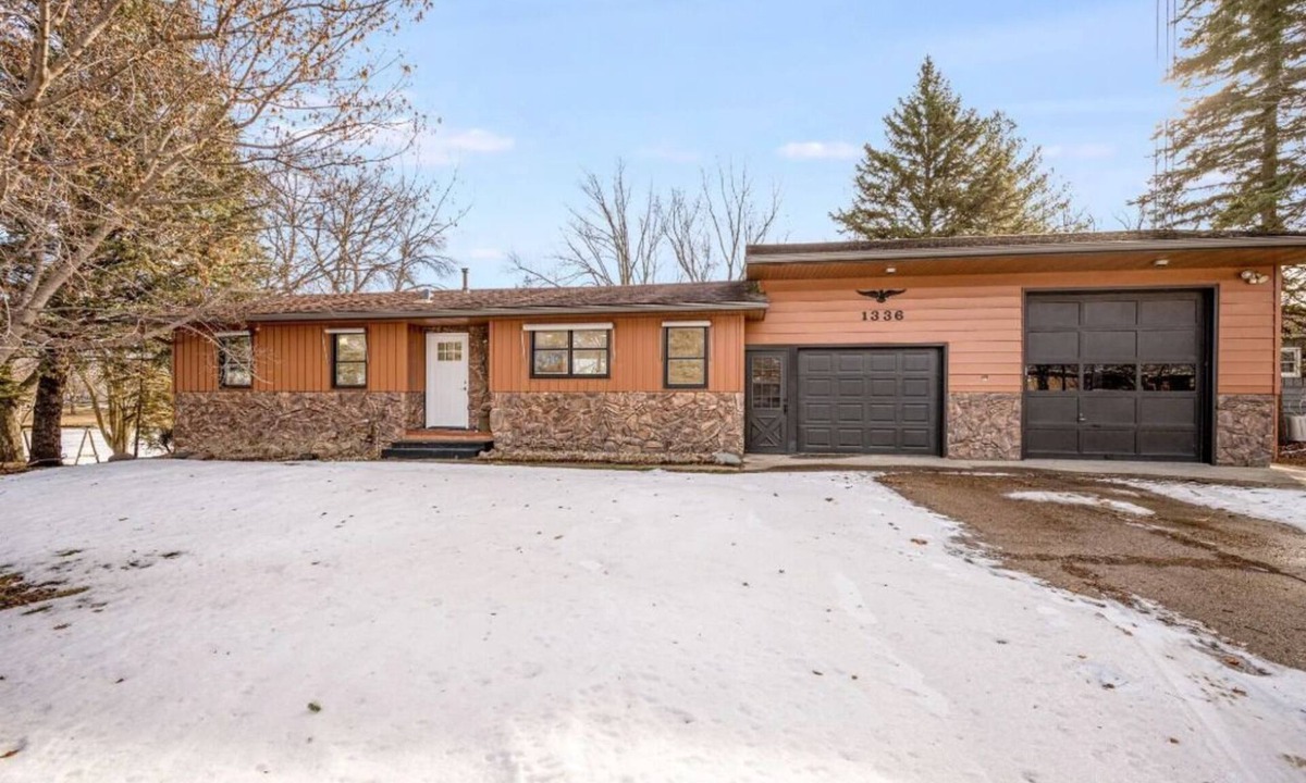 Fairmont House | Recently Renovated Lakefront Retreat on George Lake