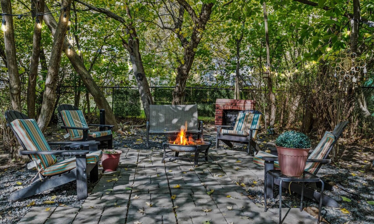 Berkeley Springs House | Refugio - Artsy vibe and retreat, zen garden, fire pit, downtown Berkeley Springs