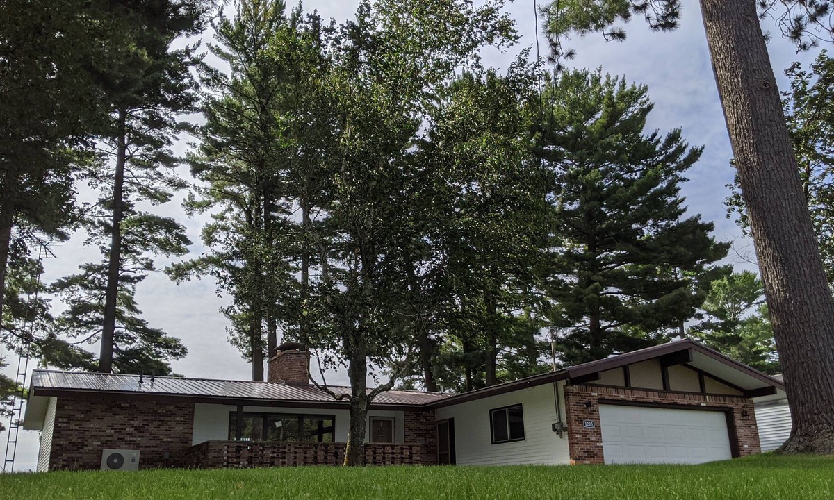 Gaylord House | Relax Under 100' Tall Pines At Your Stay On Otsego Lake