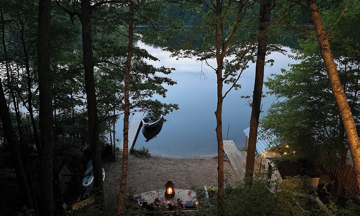 Six Lakes House | Relaxing Lake House with Beach, Hot Tub