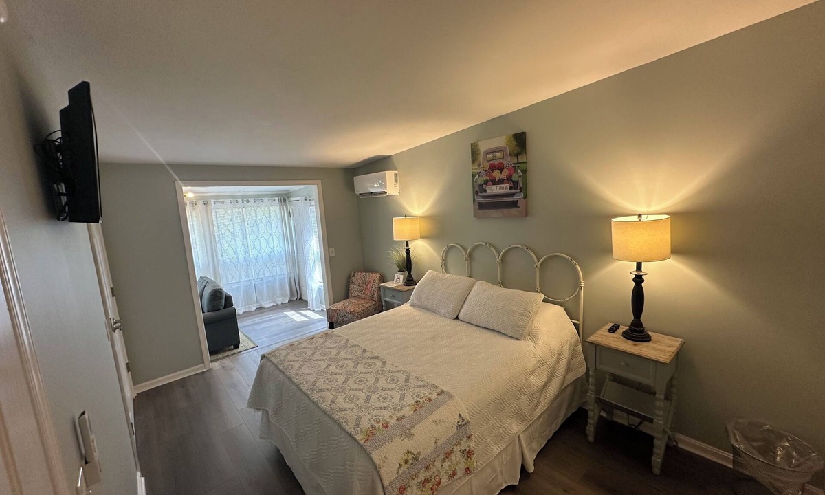 Frankford Bed & Breakfast | Room 2 - The Inn at Dirickson Creek