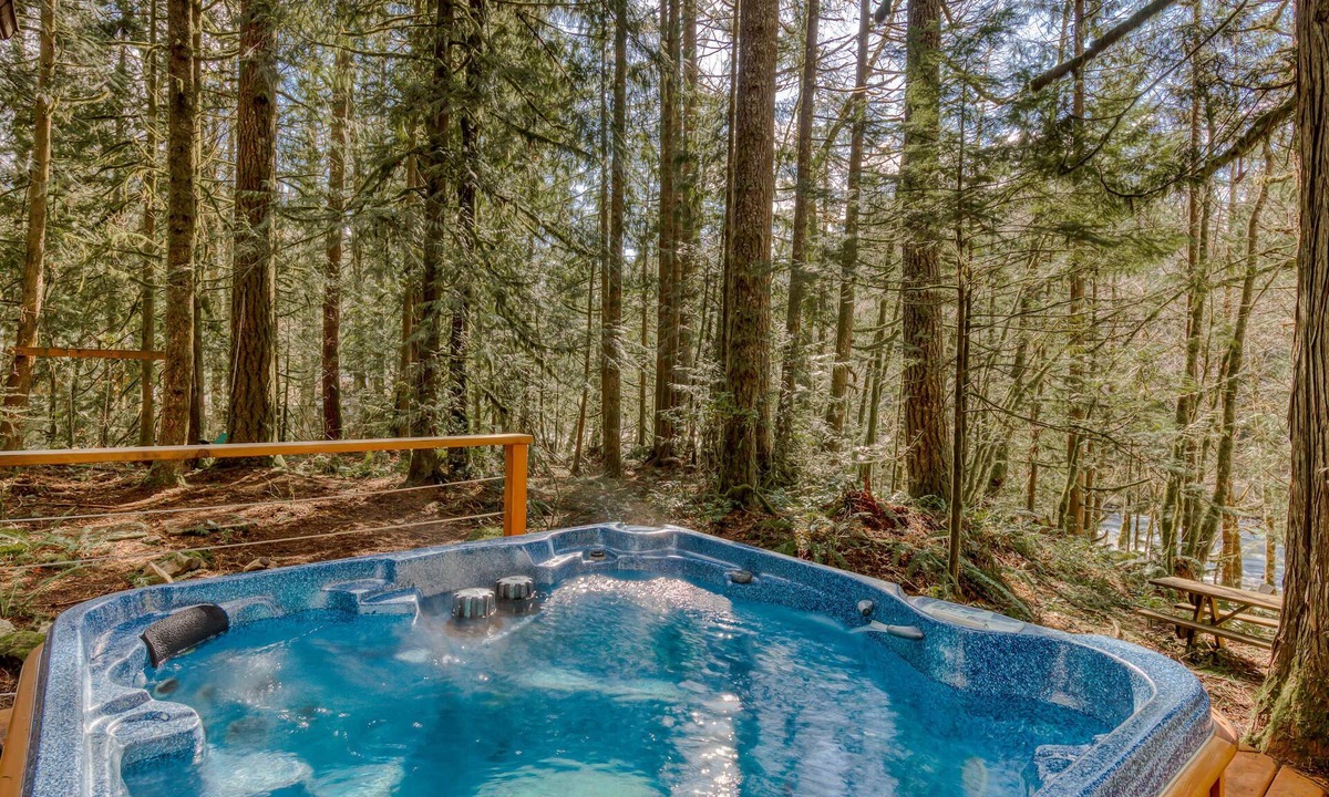 Zigzag House | Rustic lodge with private hot tub, fireplace & riverfront views - dog-friendly