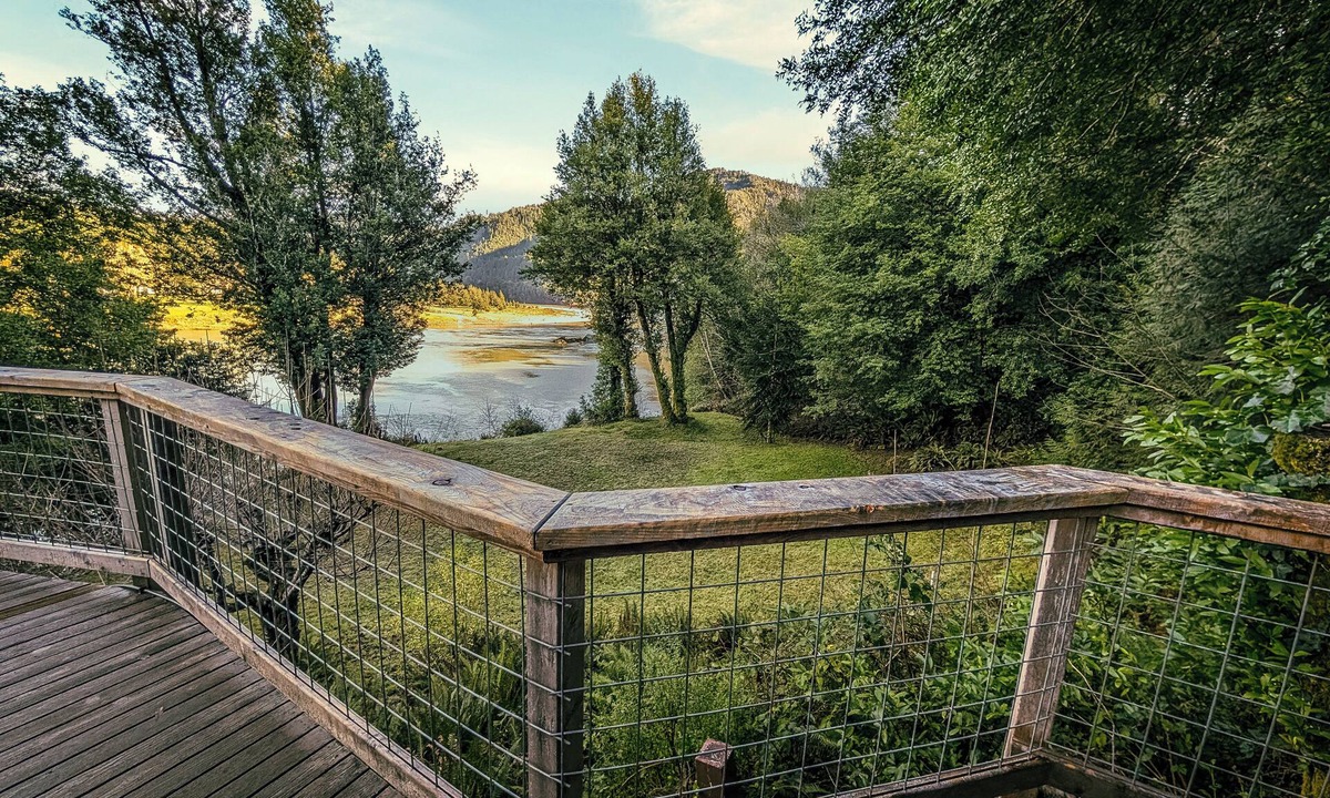 Gold Beach Cottage | Scenic River Retreat w/Deck View Lawn Games Wood Stove
