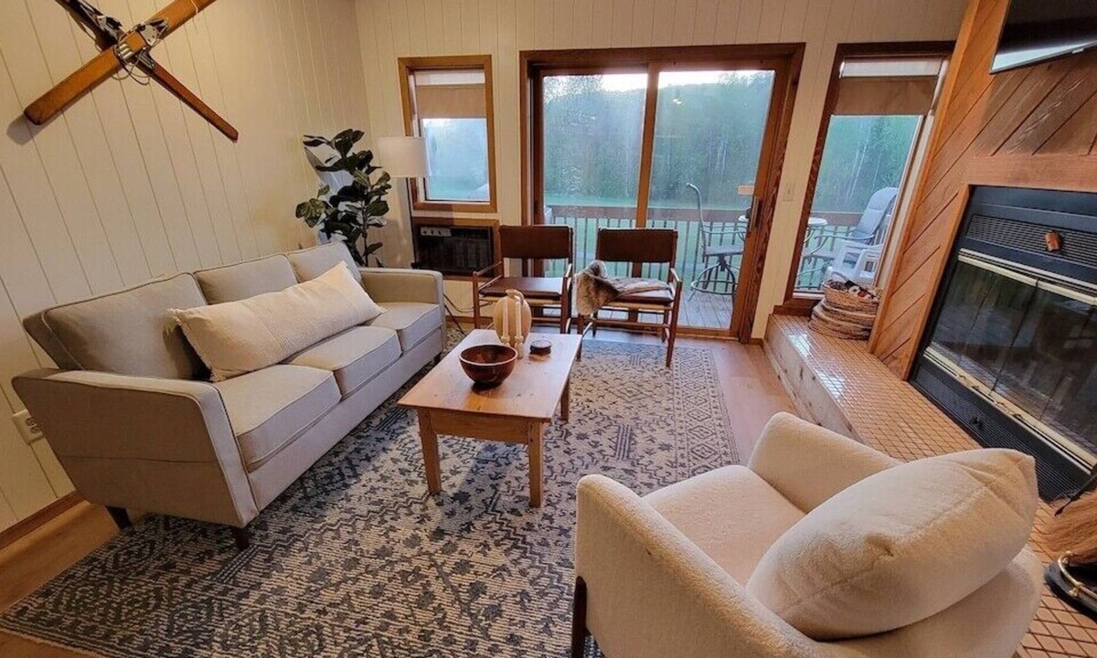 Mancelona Condo | Schuss Mountain condo, newly renovated, on golf hole #1!