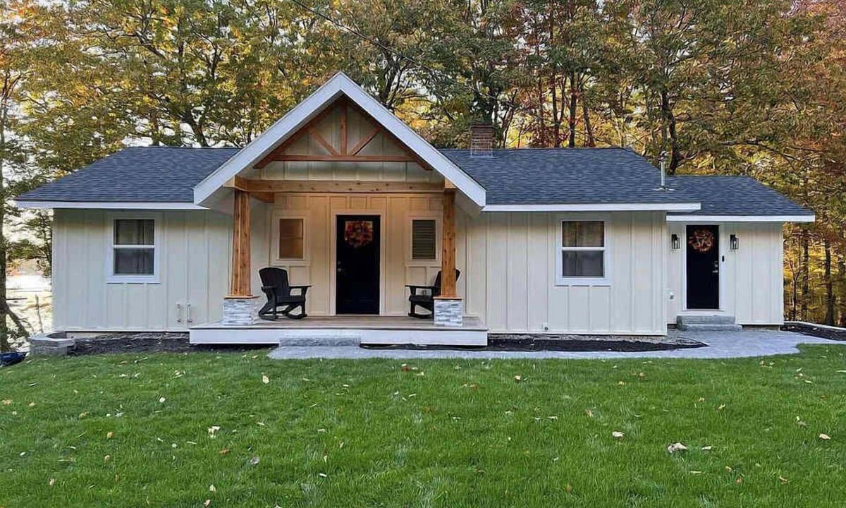 North Windham House | Sebago Basin Retreat | Sleeps 12 | Beach Access | Mooring | Kayaks | Fire Pit