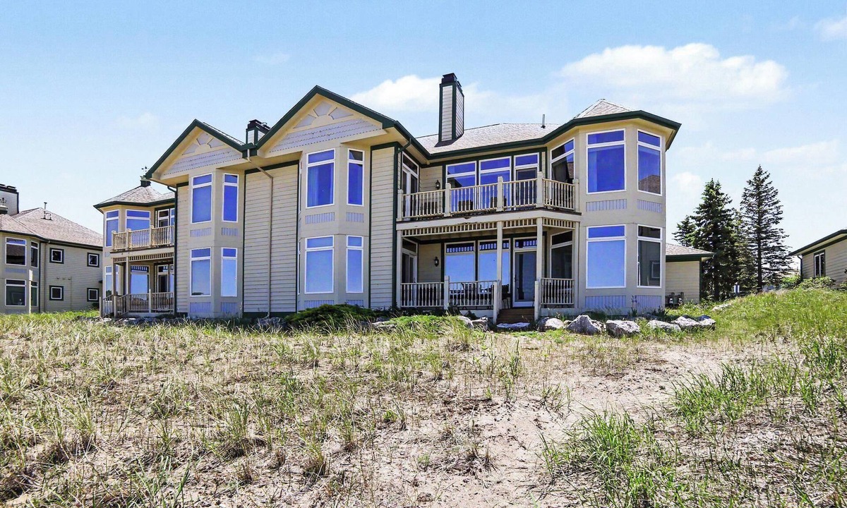 Manistee Condo | Second Floor Lake Michigan Condo with Sunset Views
