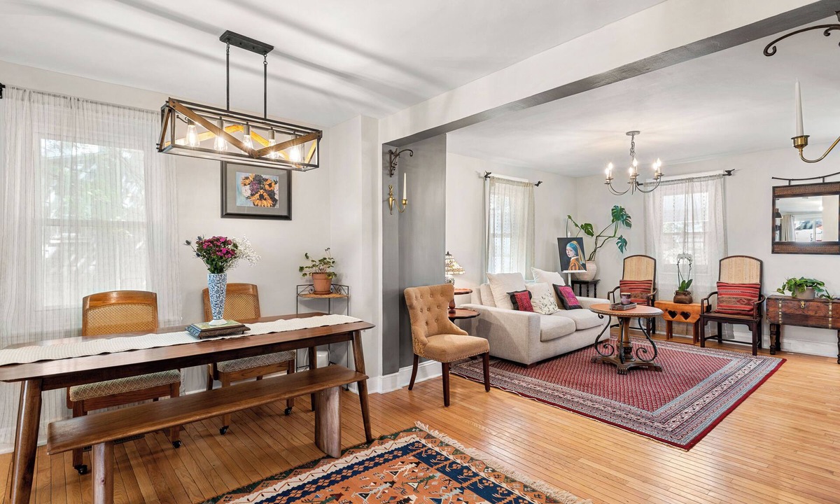 Bryn Mawr Ski Chalet | Sophia's Garden Chalet-Quality/4BR/2B/3Car-P/HVAC/WIFI/WalkZ/College/Kid/UP to 8