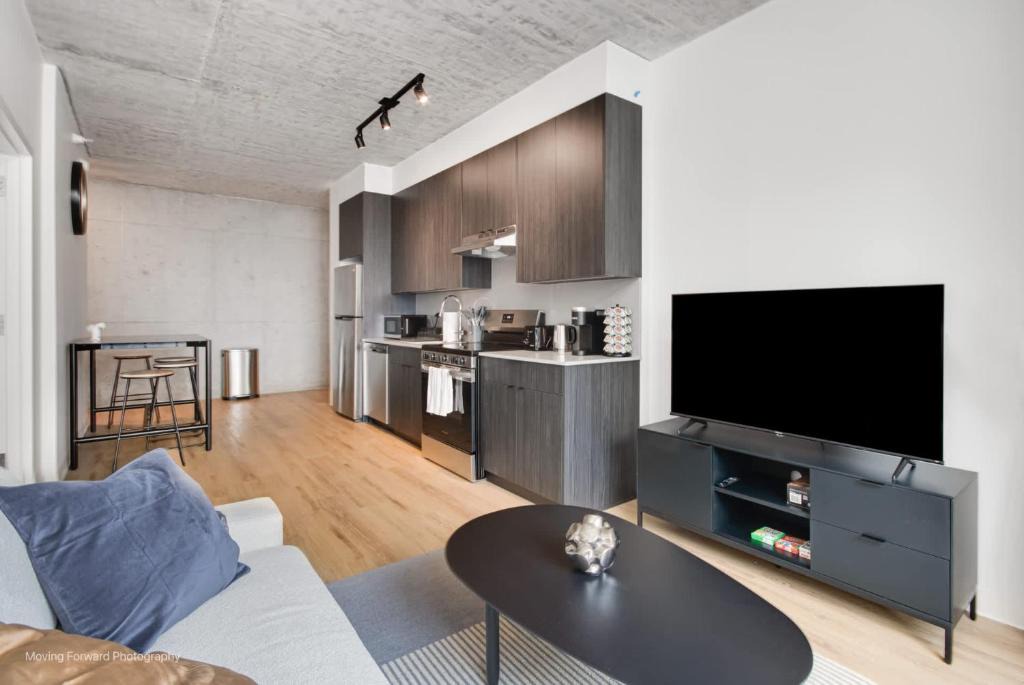The Loop Apartment | South Loop Rooftop With In & Out Parking 1