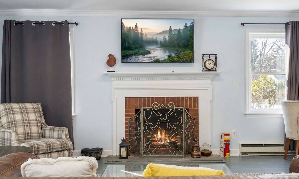 Easton Condo | Spacious Easton 2BR Townhouse with Big Yard