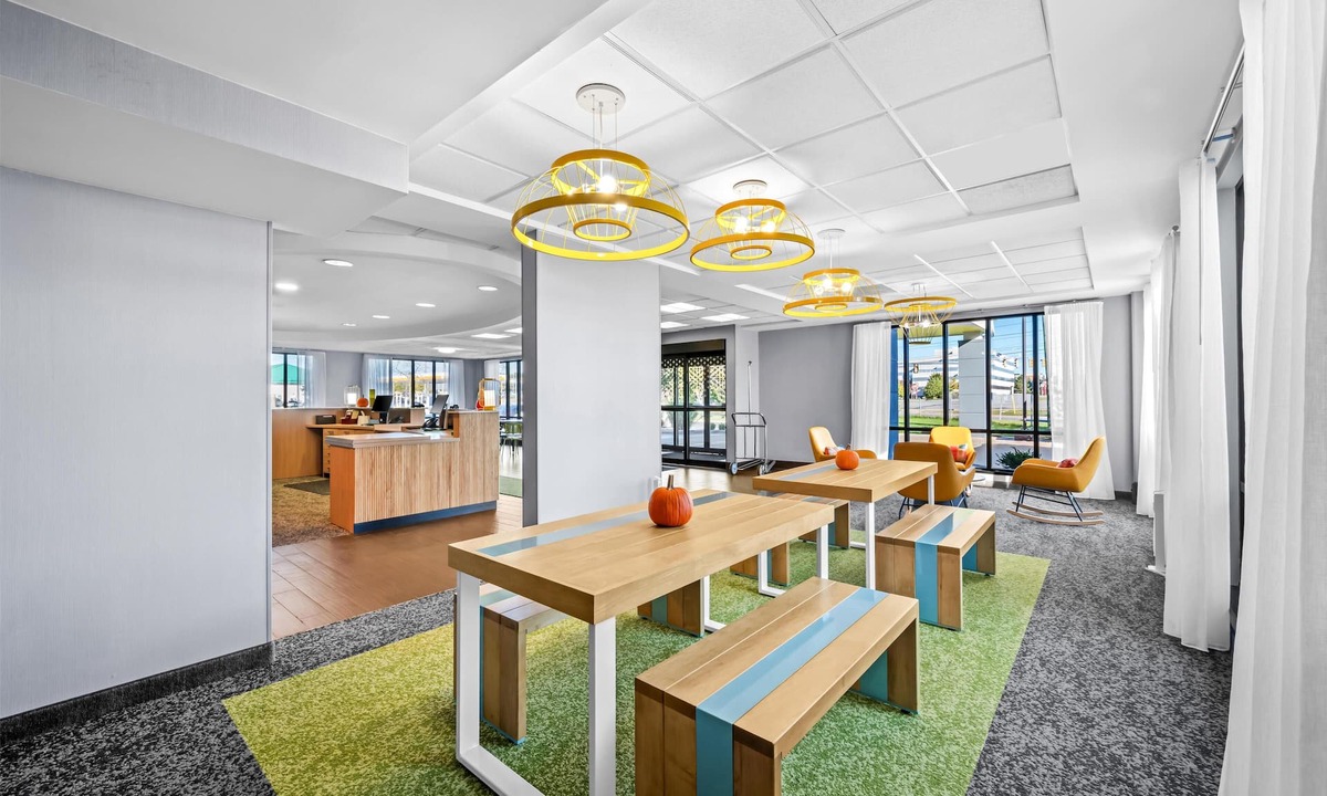 Beachwood Hotel | Spark by Hilton Cleveland Beachwood