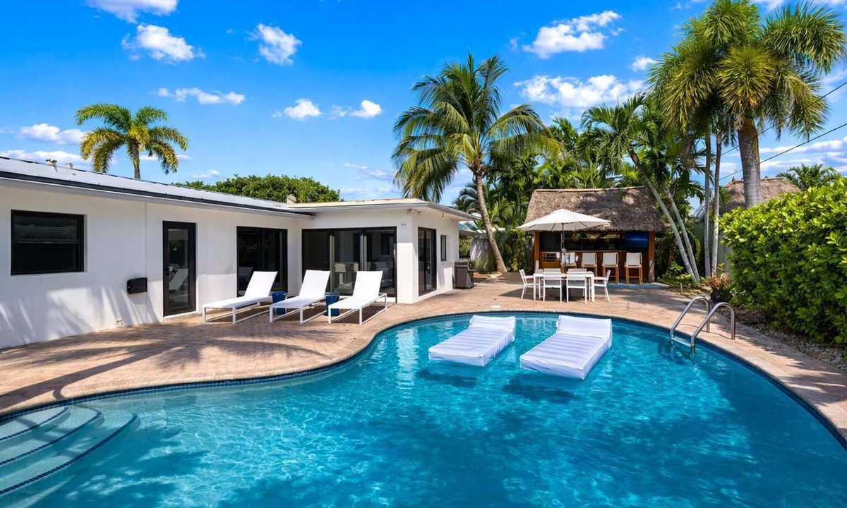 Lighthouse Point House | Stay At Lighthouse Point