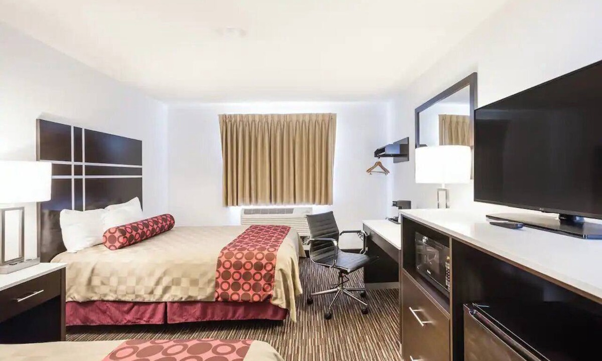 Charlotte Hotel | Stay Near Downtown with Free Parking and Free Breakfast | 2 Units