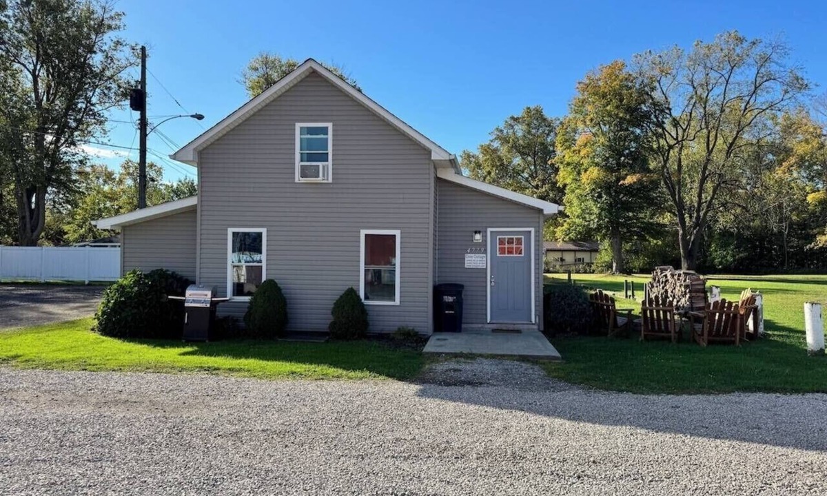 Geneva-on-the-Lake House | Strip Location | Pet Friendly | Fire Pit
