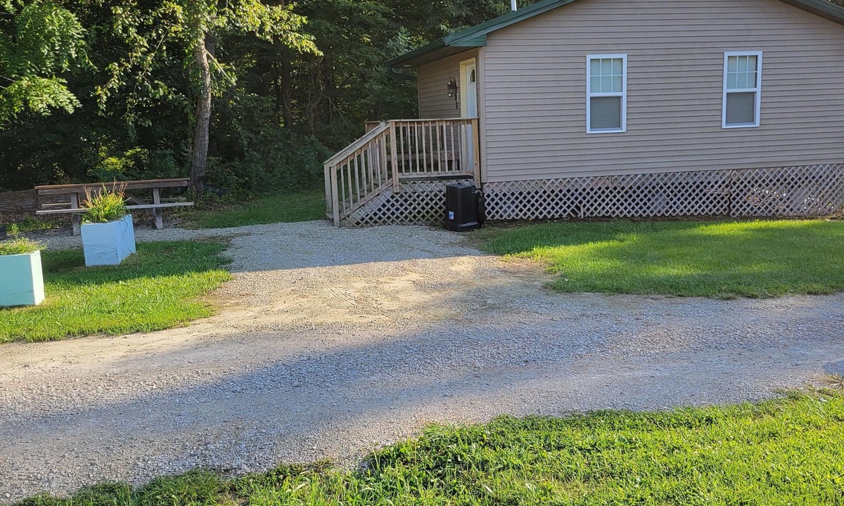 Moscow Cabin | Studio Cabin #6 near beautiful Cedar River.