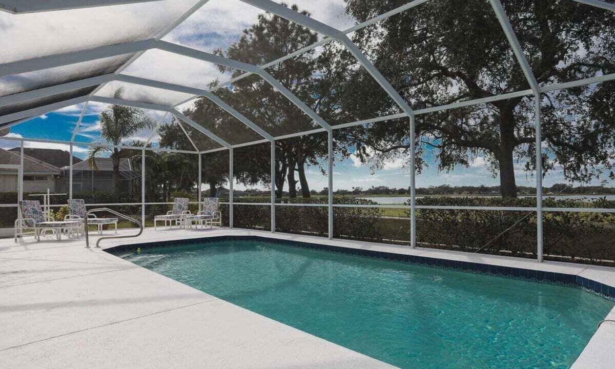 Regency Oaks House | Stunning 3BR lakefront - Pool home in Palmetto - Cranes Galore