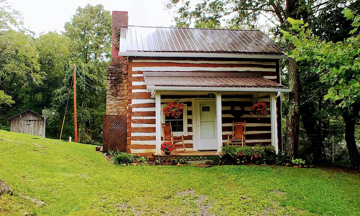 Lead Mines Cabin | SUMMER SALE just 125 per night. A ROMANTIC LOG CABIN, NEAR NEW RIVER TRAIL PARK