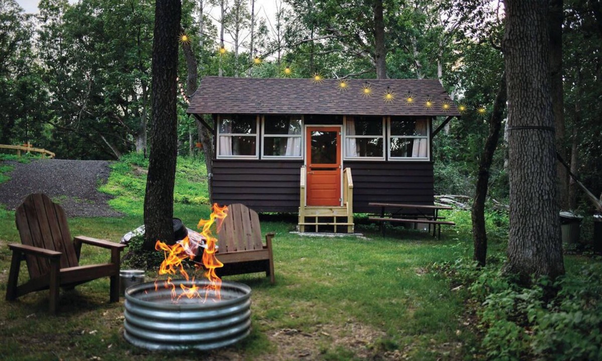 East Troy Cabin | Sun View - Antique Scout Cabin Suite